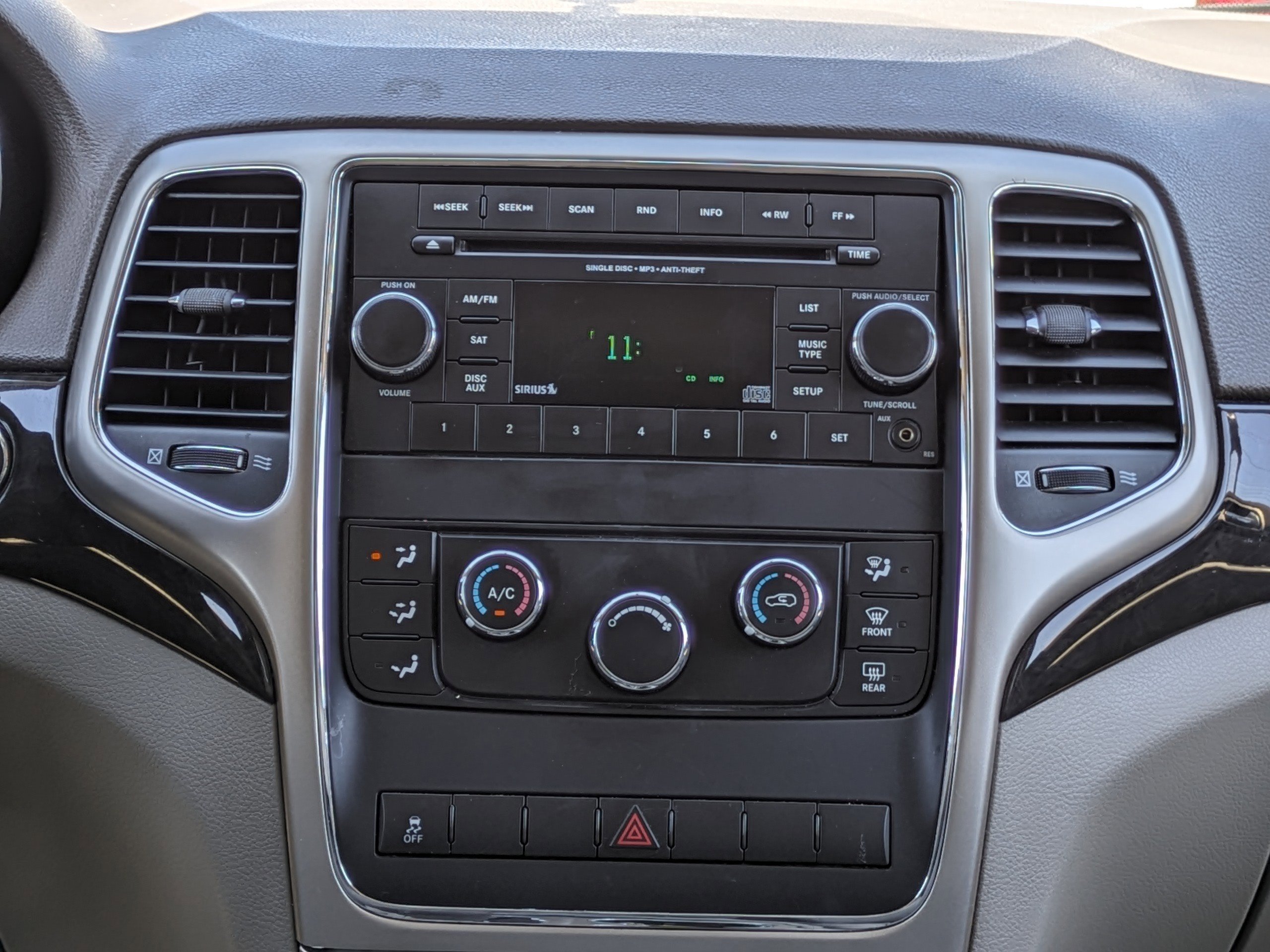 2013 Jeep Grand Cherokee Laredo photo 14