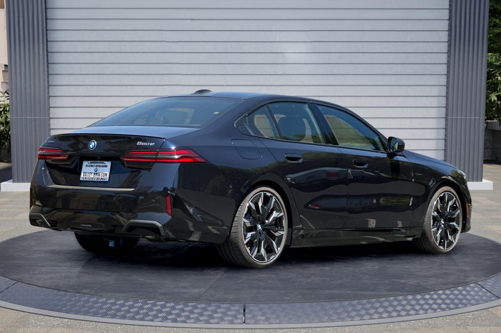 2026 Bmw 550e xDrive photo 4