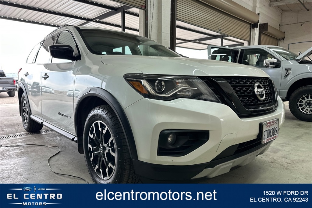 2020 Nissan Pathfinder SV's photo