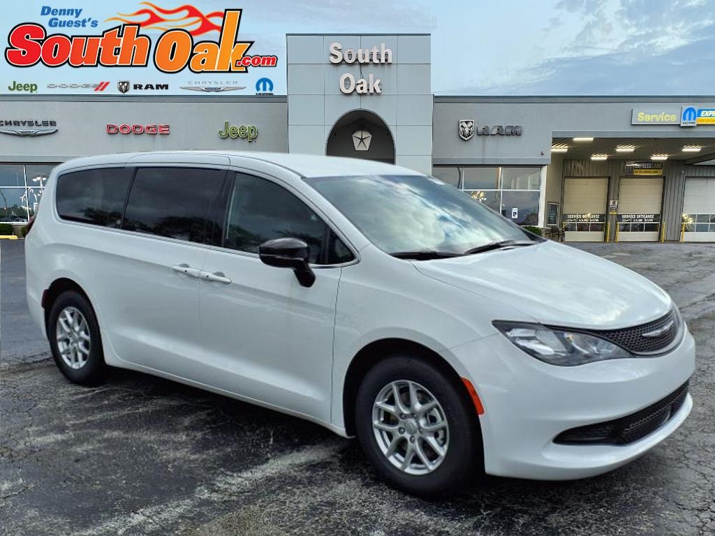 2026 Chrysler Voyager LX's photo