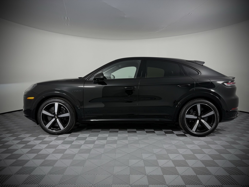 2025 Porsche Cayenne Turbo E-Hybrid Coupe photo 2