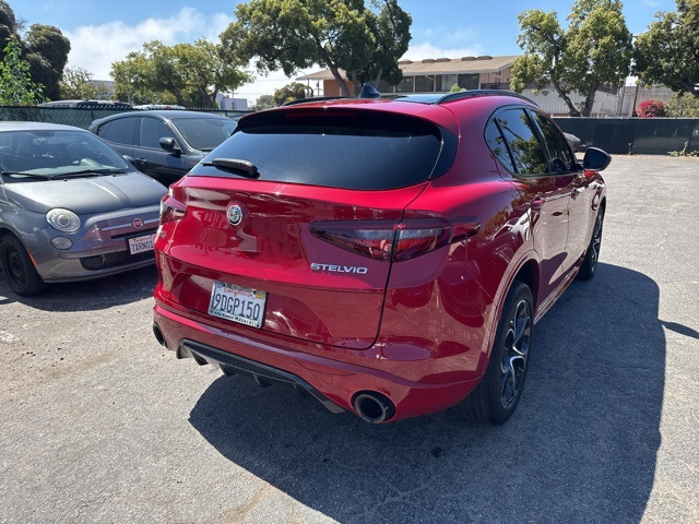2022 Alfa Romeo Stelvio Ti photo 4
