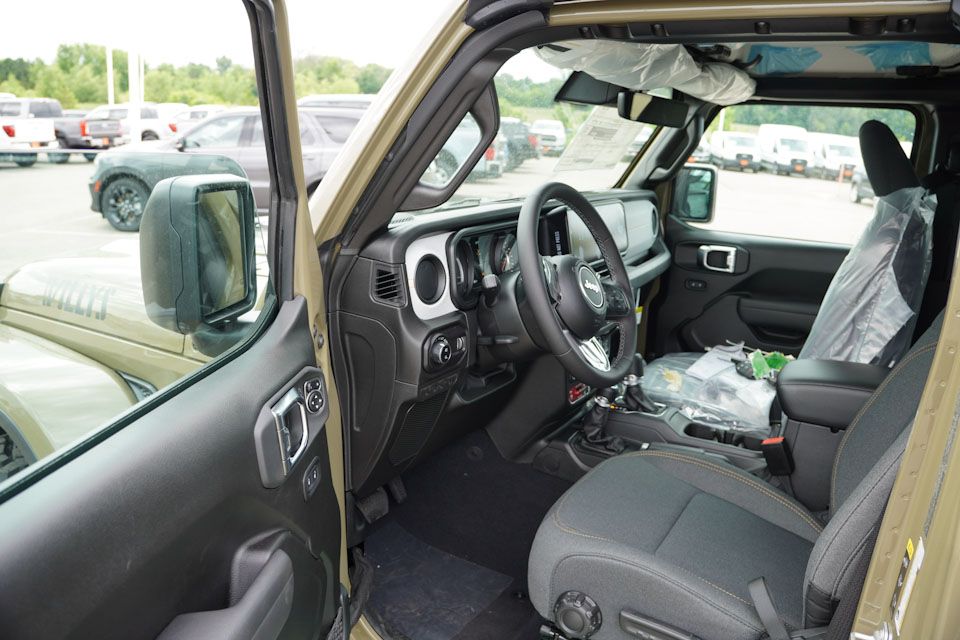 2025 Jeep Gladiator Willys photo 4