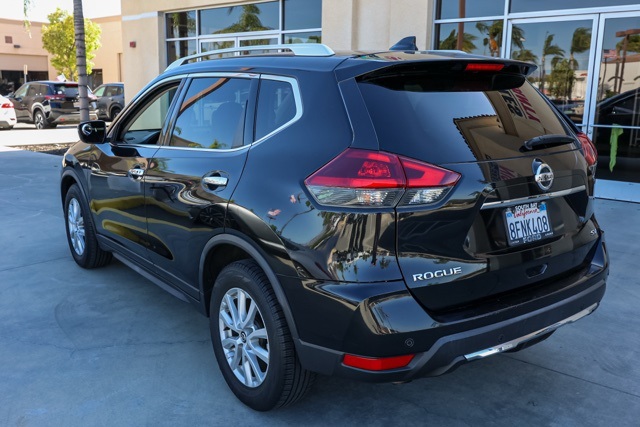 2019 Nissan Rogue SV photo 3
