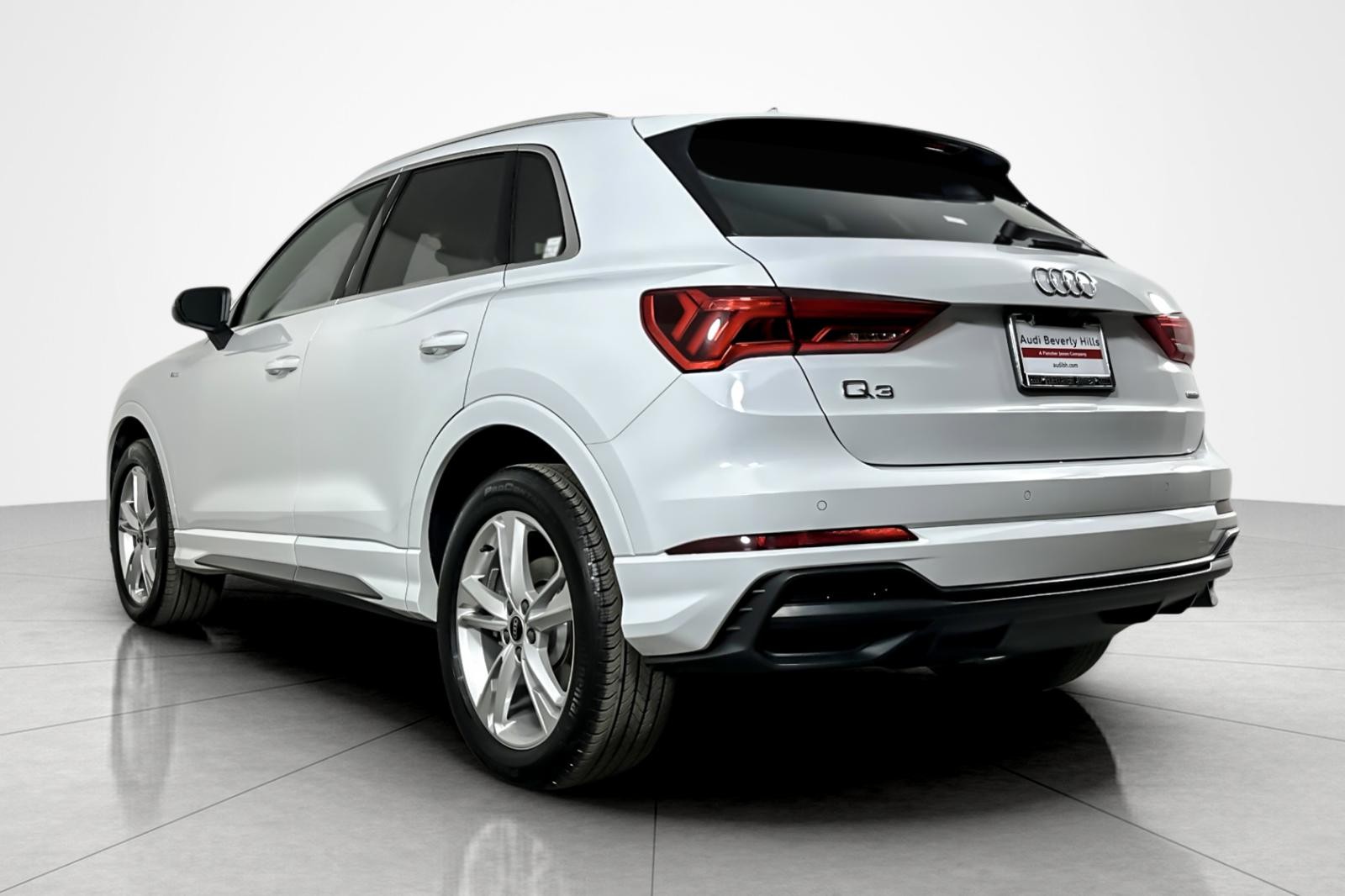 2022 Audi Q3 S line Premium Plus 45 TFSI photo 3