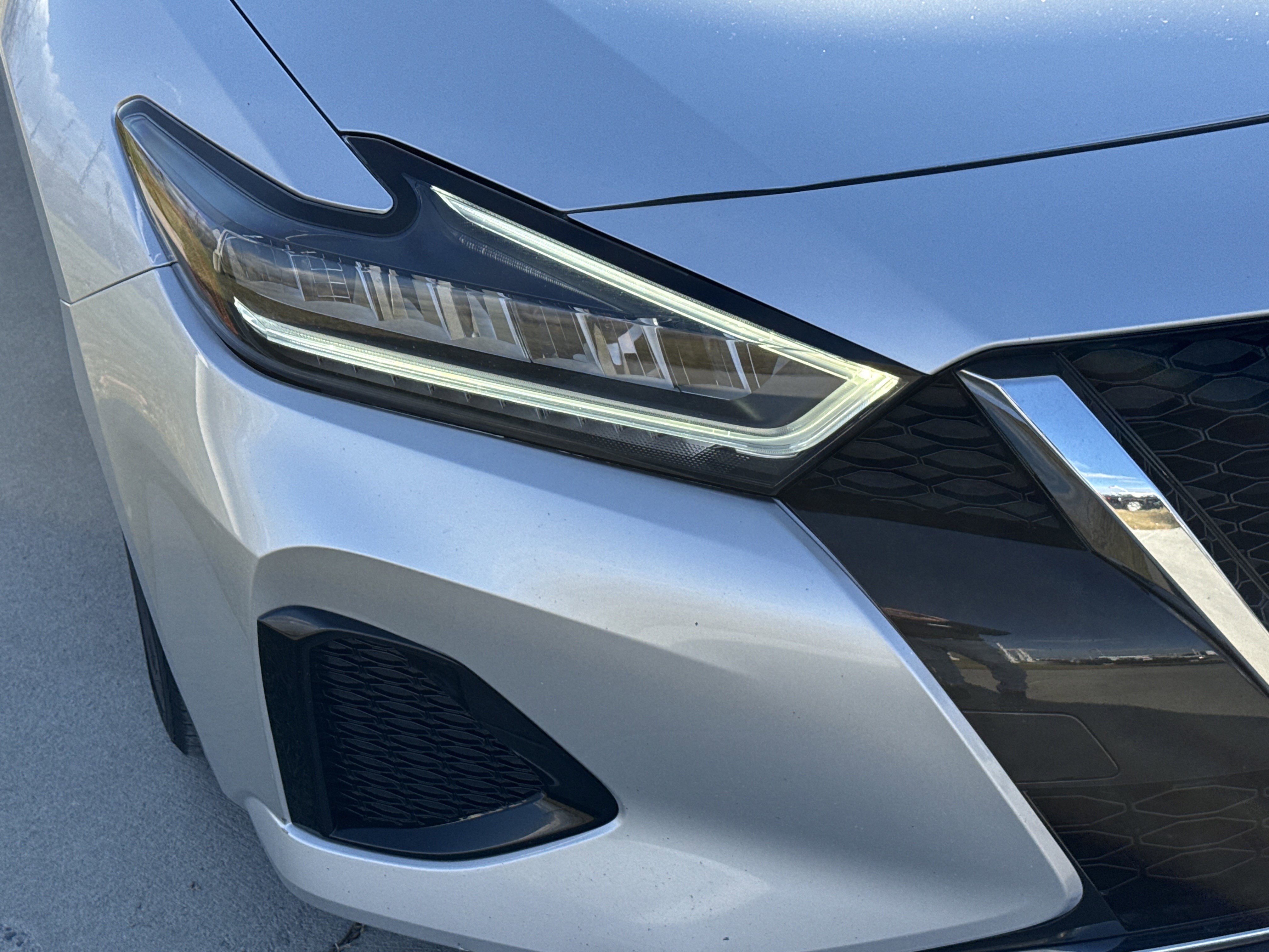 2022 Nissan Maxima SV photo 2