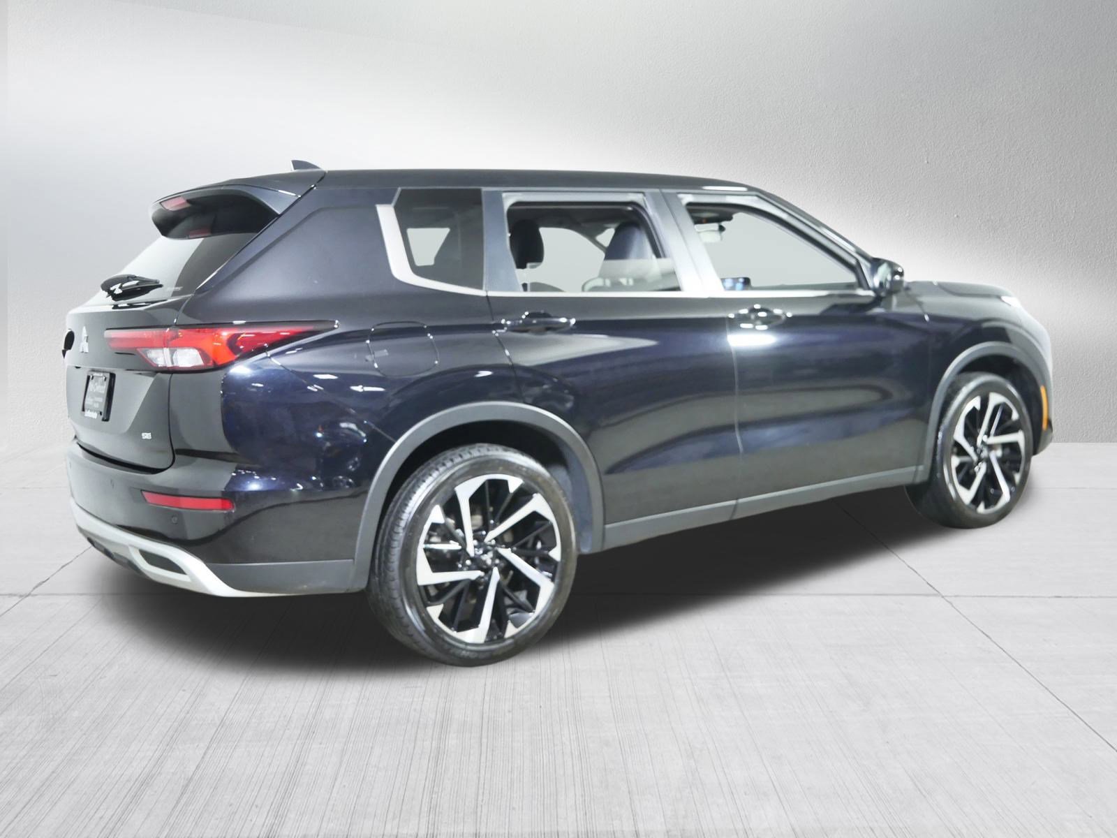 2024 Mitsubishi Outlander SE photo 7