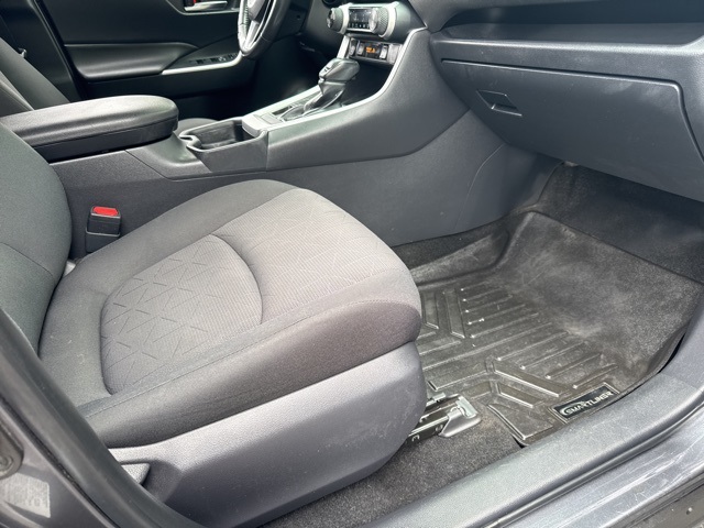 2019 Toyota RAV4 XLE photo 14