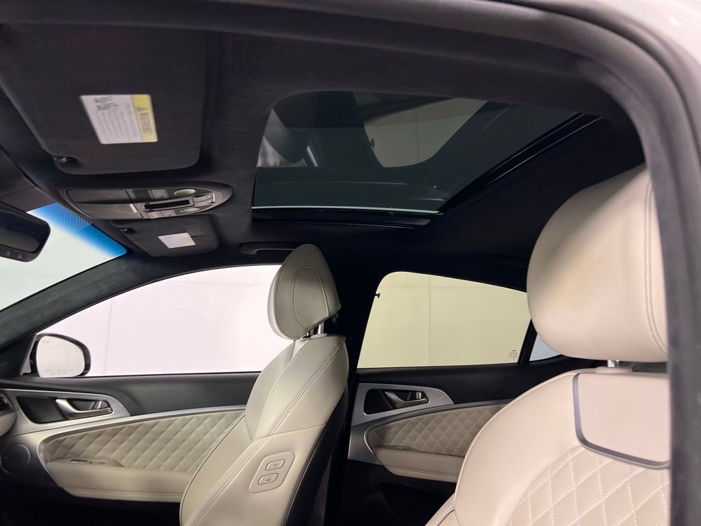 2022 Genesis G70 3.3T photo 18