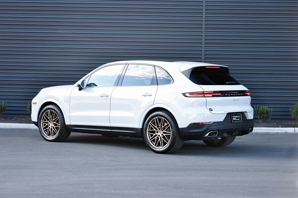 2025 Porsche Cayenne photo 2