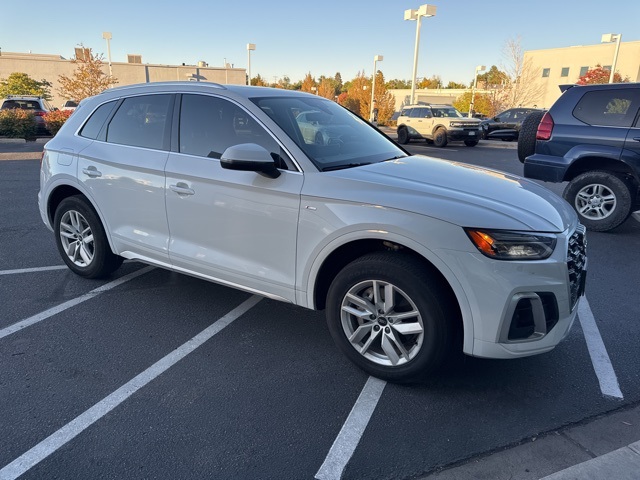 2023 Audi Q5 45 S line Premium photo 2
