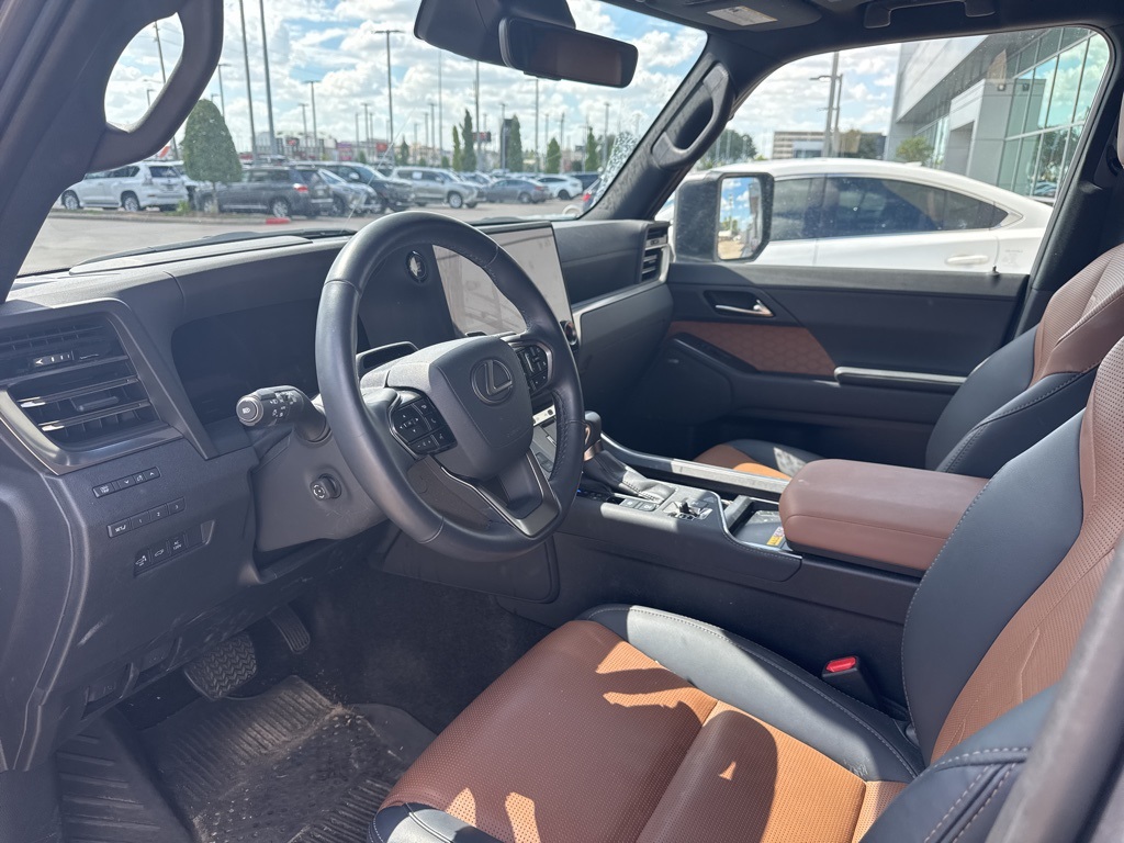 2024 Lexus GX 550 photo 2