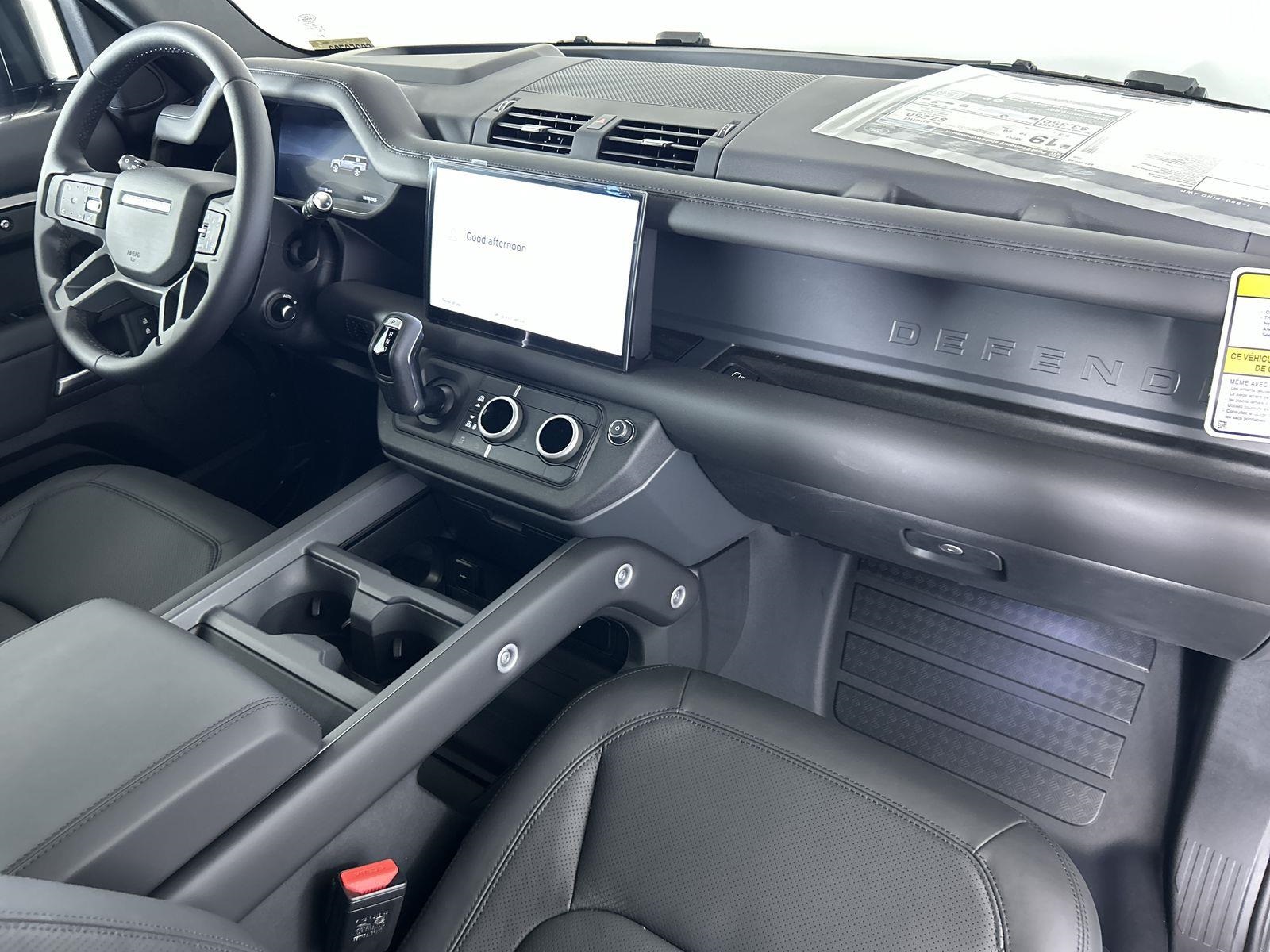 2025 Land Rover Defender 130 X-Dynamic SE photo 31