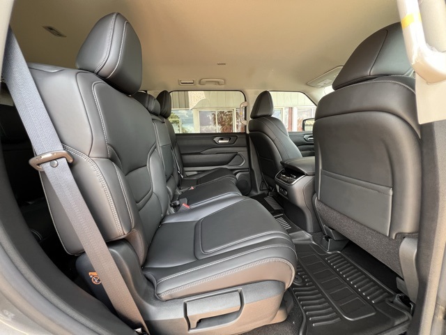 2026 Nissan Armada SV photo 6