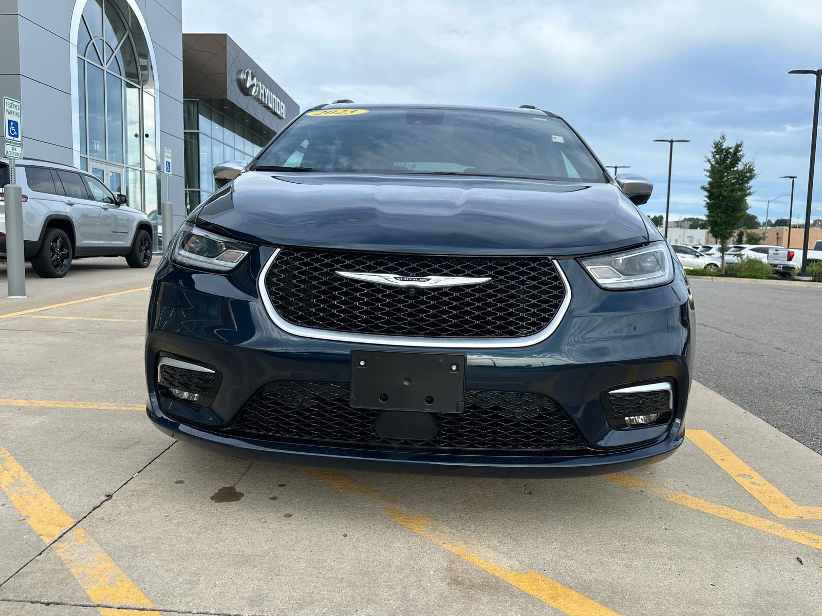 2023 Chrysler Pacifica Hybrid Pinnacle photo 7