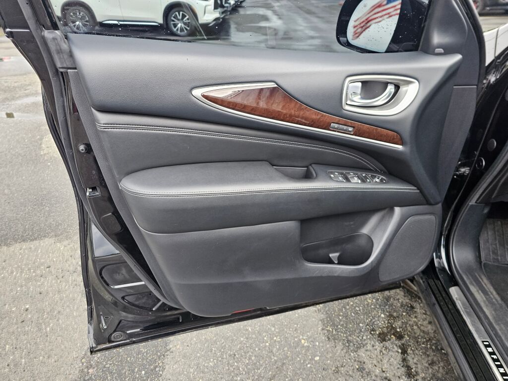 2017 Infiniti QX60 Luxe photo 23