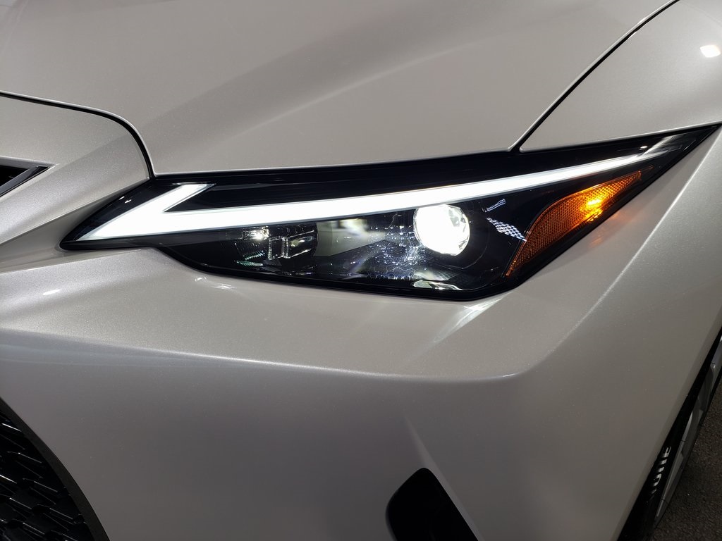 2025 Lexus IS 300 photo 5