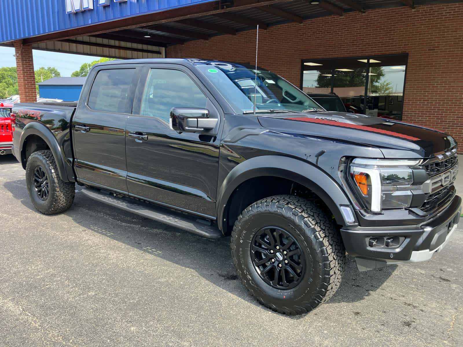 2025 Ford F-150 Raptor photo 2