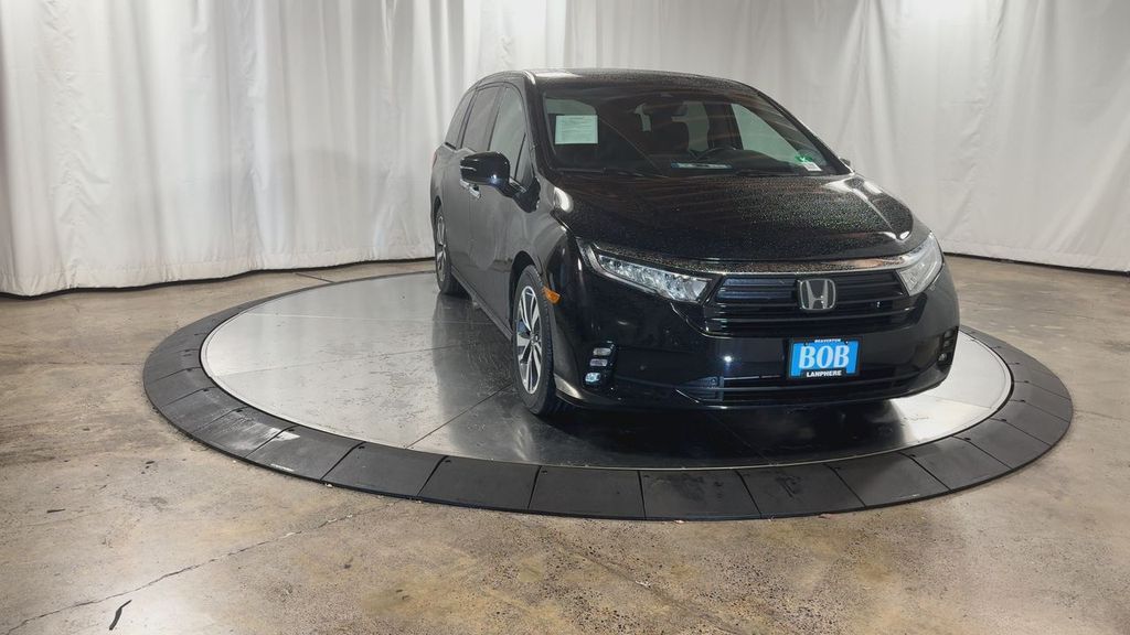2022 Honda Odyssey Touring photo 2
