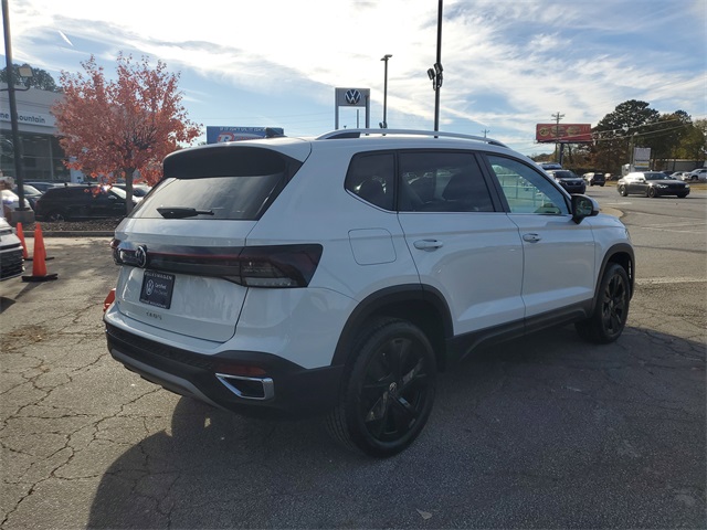 2025 Volkswagen Taos SE photo 4