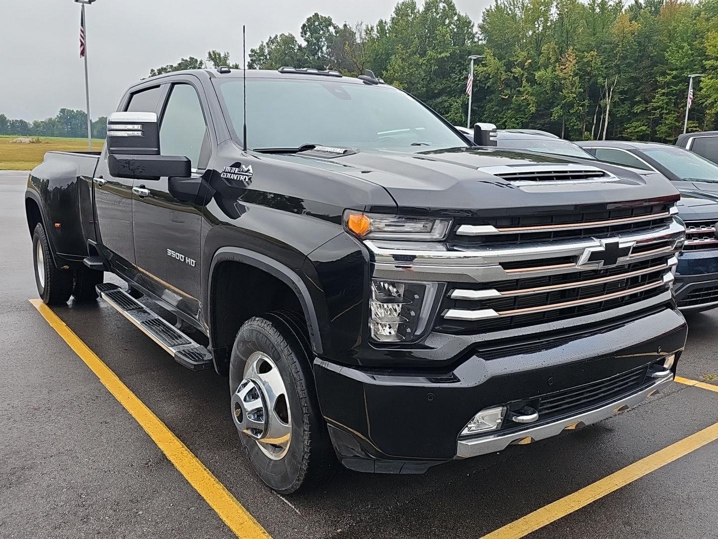 2022 Chevrolet Silverado 3500HD High Country photo 2