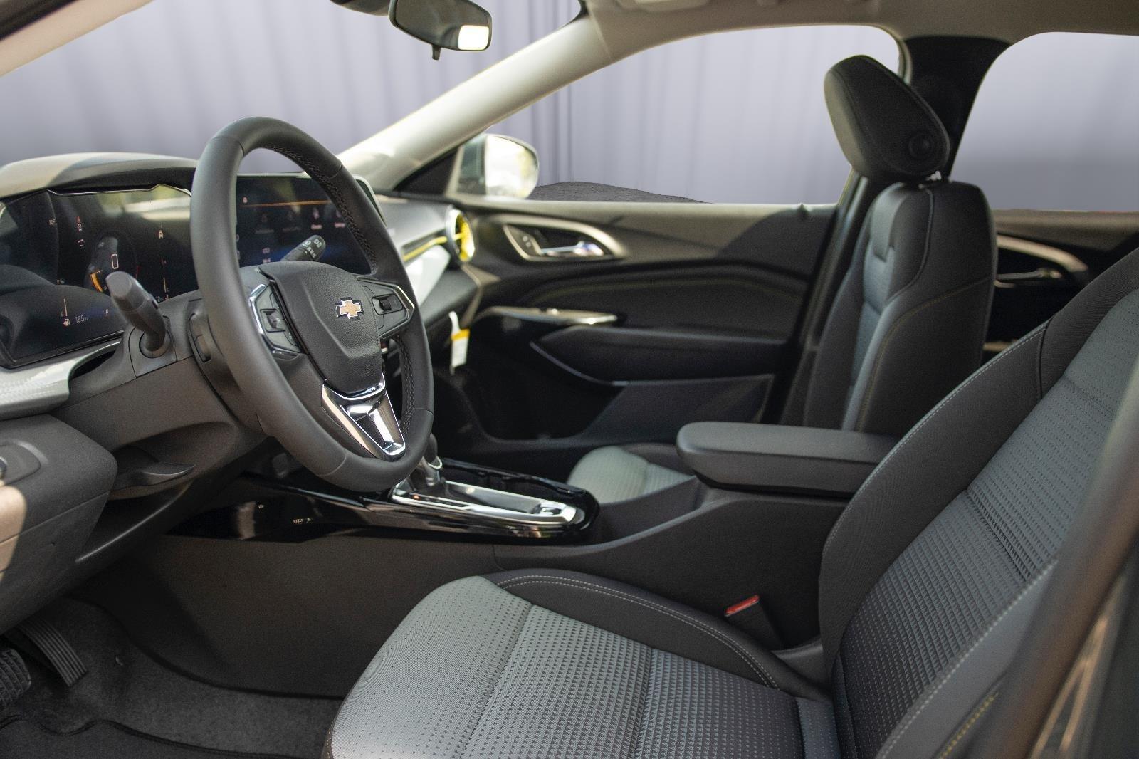 2025 Chevrolet Trax LT photo 11