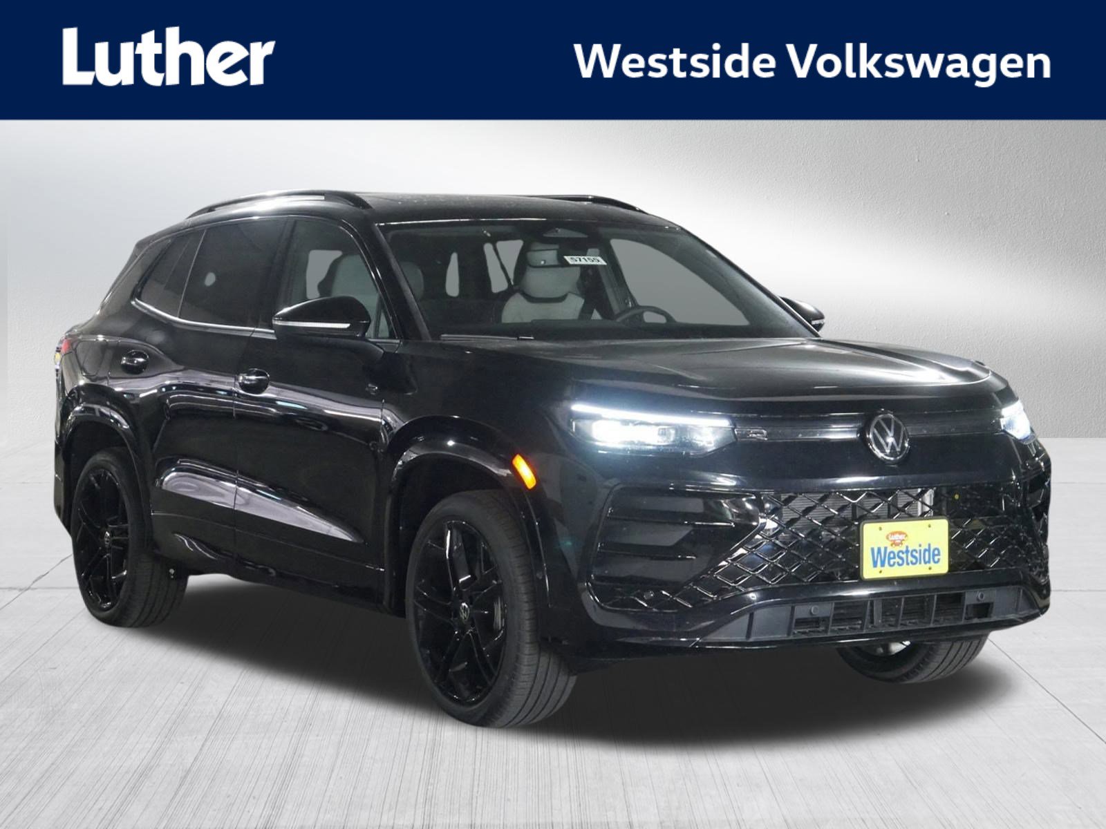 2025 Volkswagen Tiguan SE R-LINE BLACK's photo