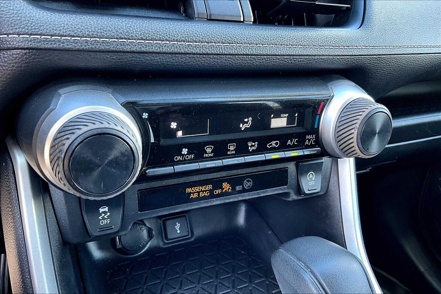 2022 Toyota RAV4 LE photo 26