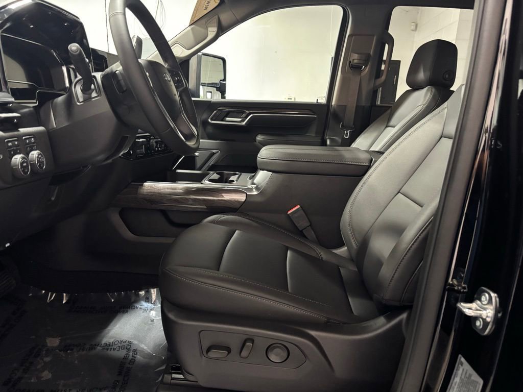 2025 Chevrolet Silverado 2500HD LTZ photo 22