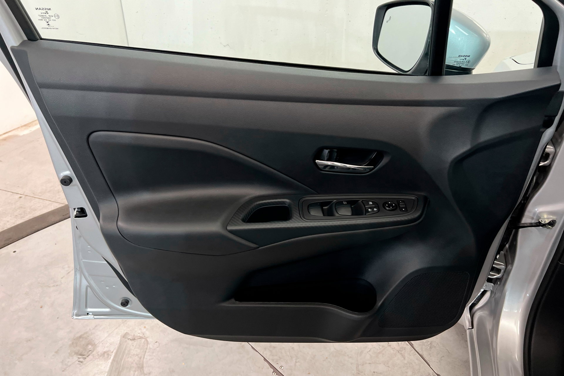 New 2025 Brilliant Silver Metallic Nissan SV image 15