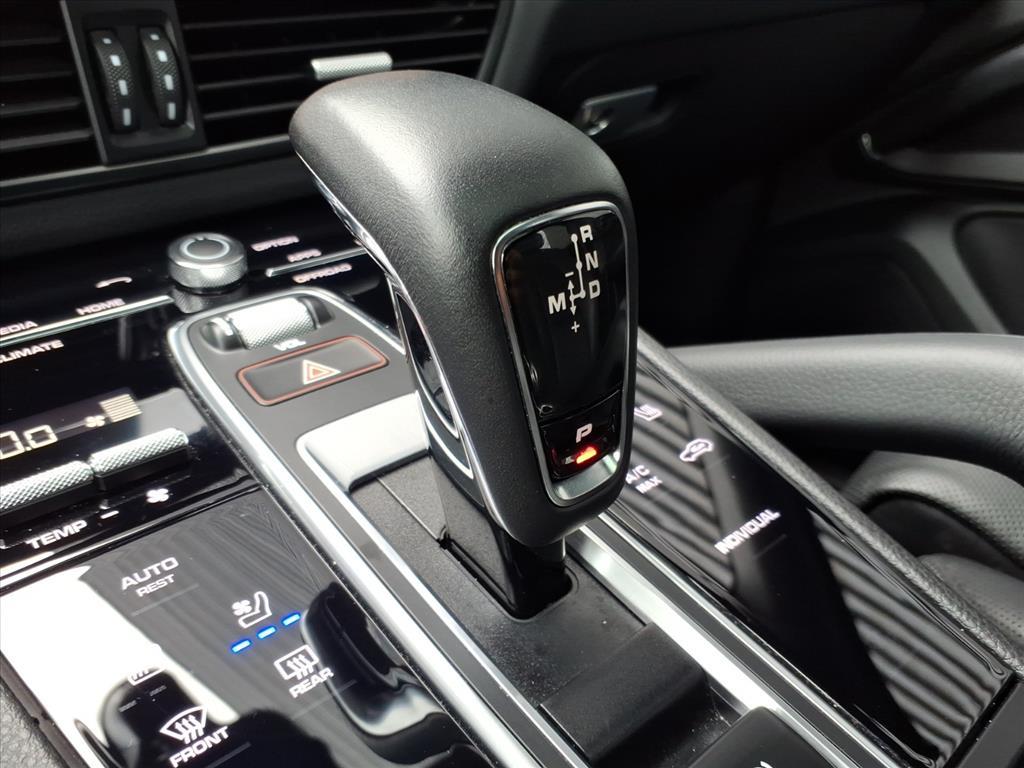 2023 Porsche Cayenne Platinum Edition photo 14