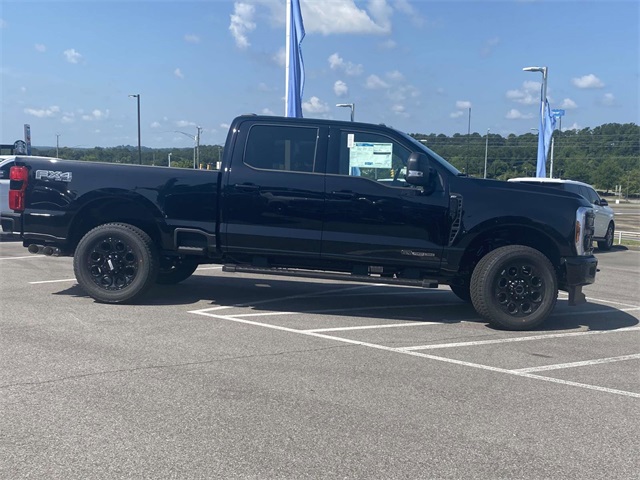 2025 Ford F-350 XLT photo 2