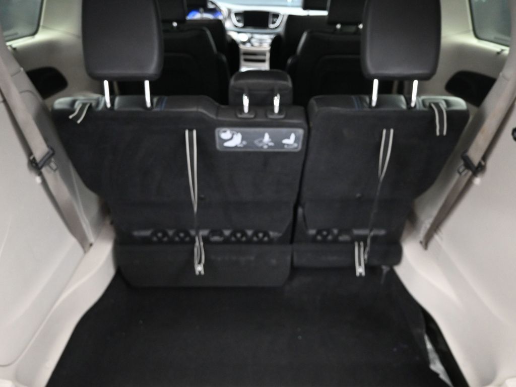 2021 Chrysler Pacifica Touring L photo 7