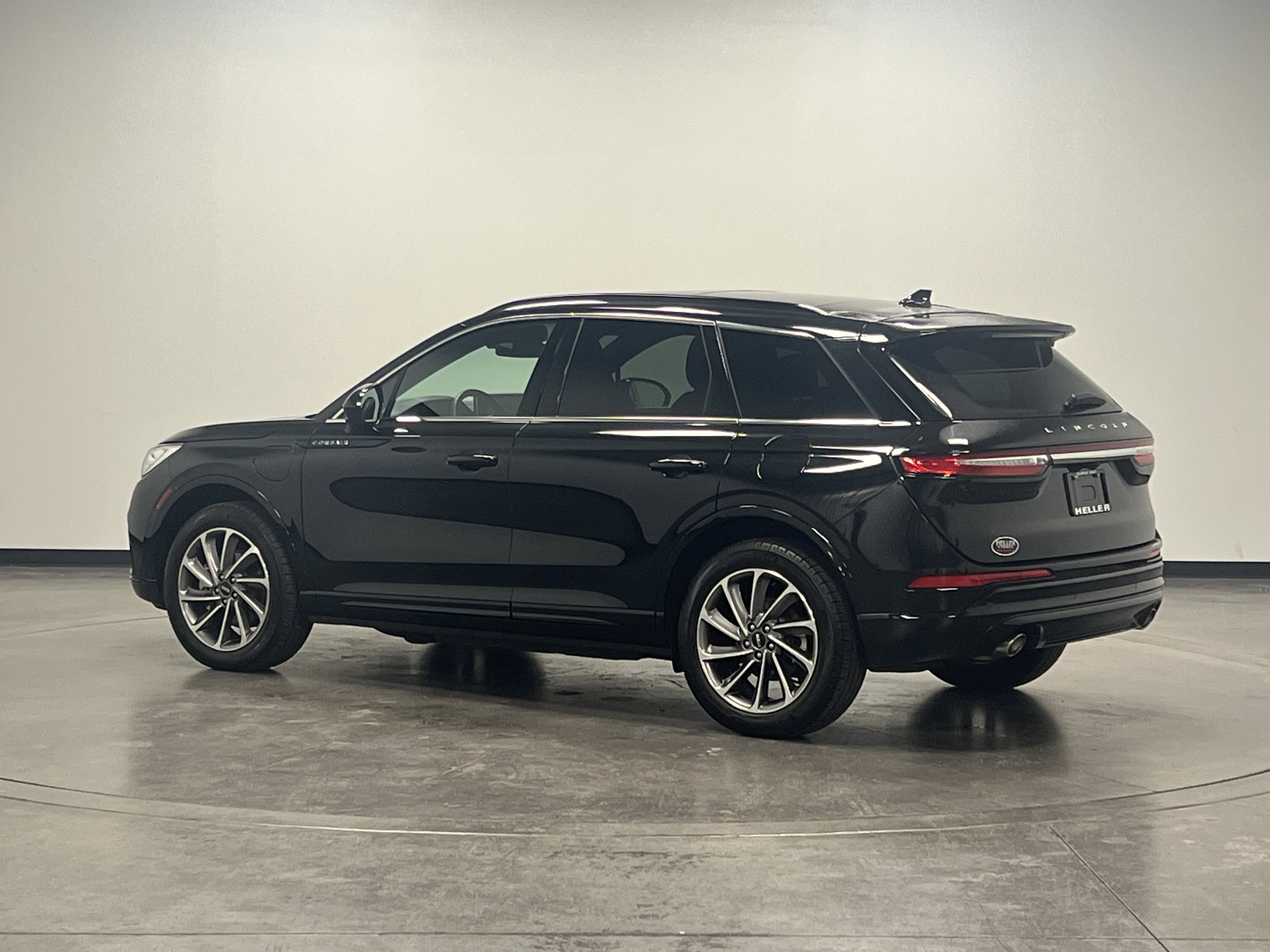 2025 Lincoln Corsair Grand Touring photo 3