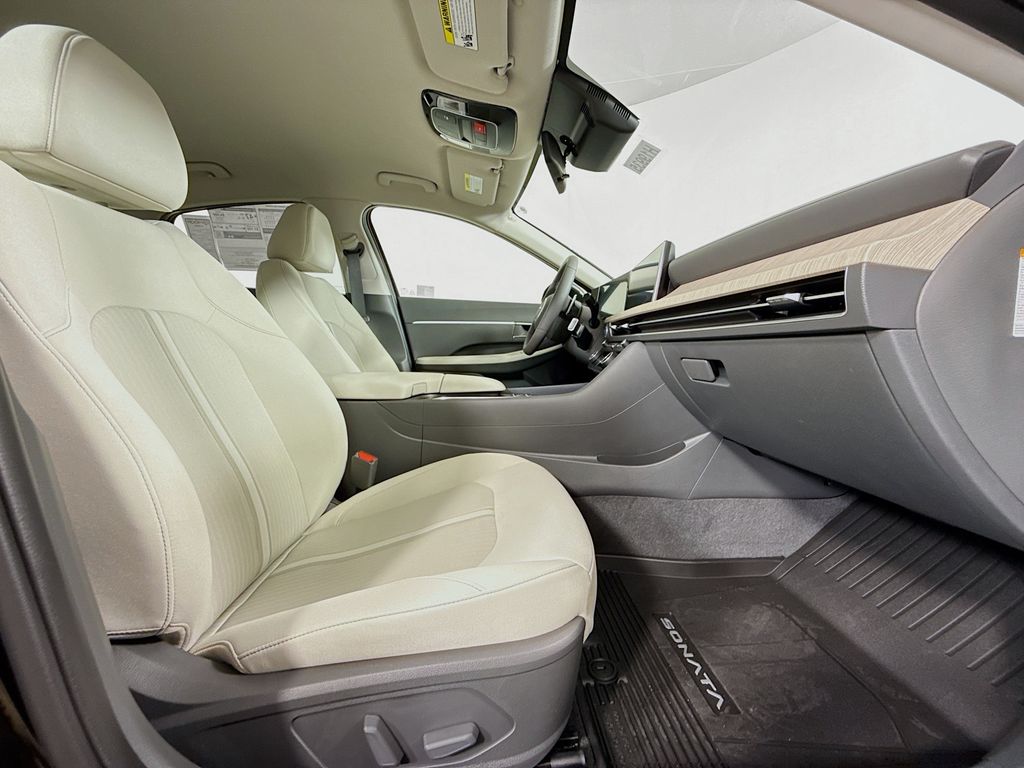 2025 Hyundai Sonata Hybrid SEL photo 26