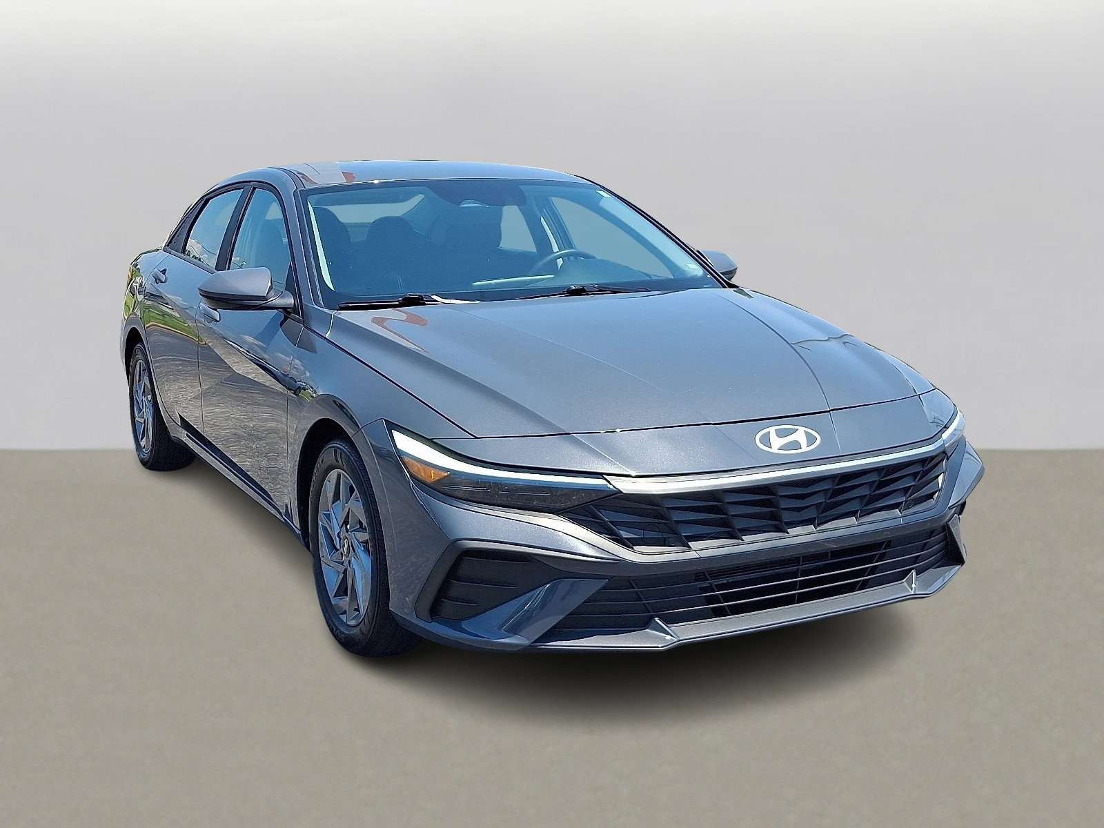 2024 Hyundai Elantra SEL photo 2