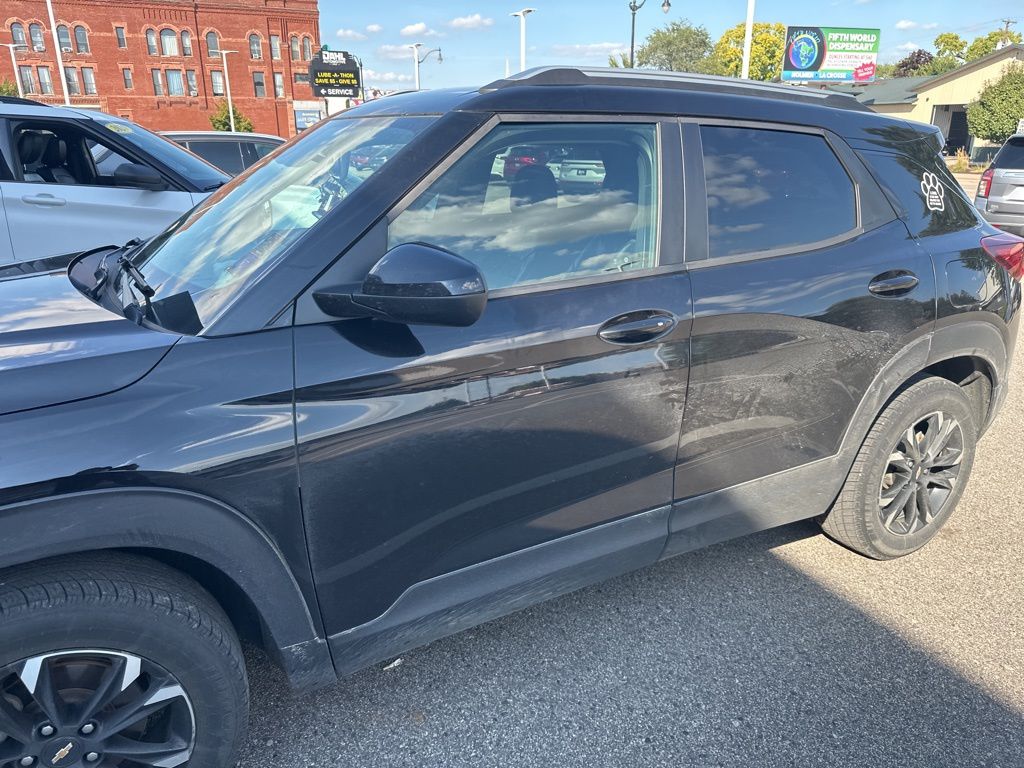 2021 Chevrolet Trailblazer LT photo 3