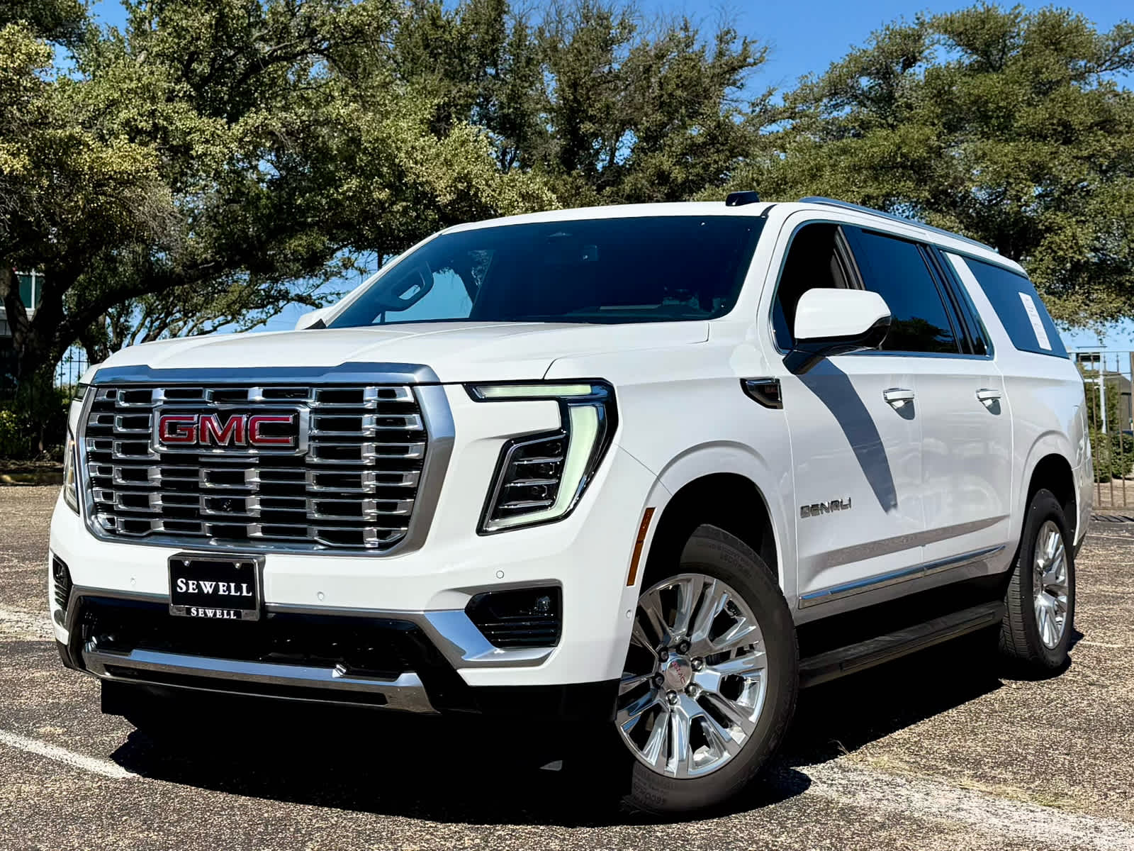 2025 GMC Yukon XL Denali's photo