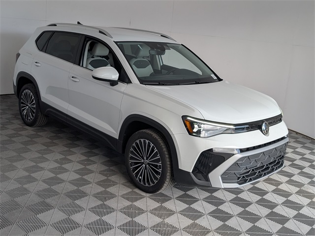 2025 Volkswagen Taos SE photo 2
