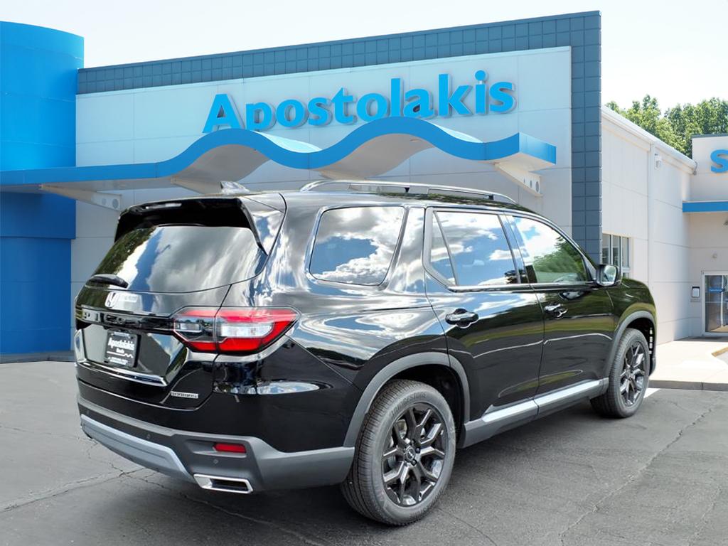 2025 Honda Pilot Touring photo 2