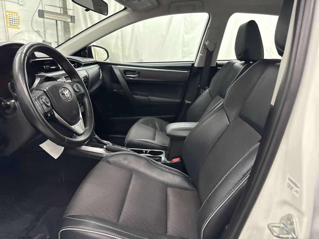 2015 Toyota Corolla Plus photo 9