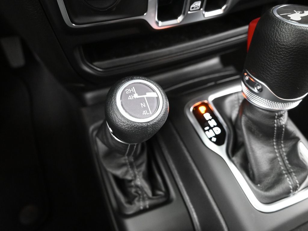 2025 Jeep Wrangler Sport S photo 17
