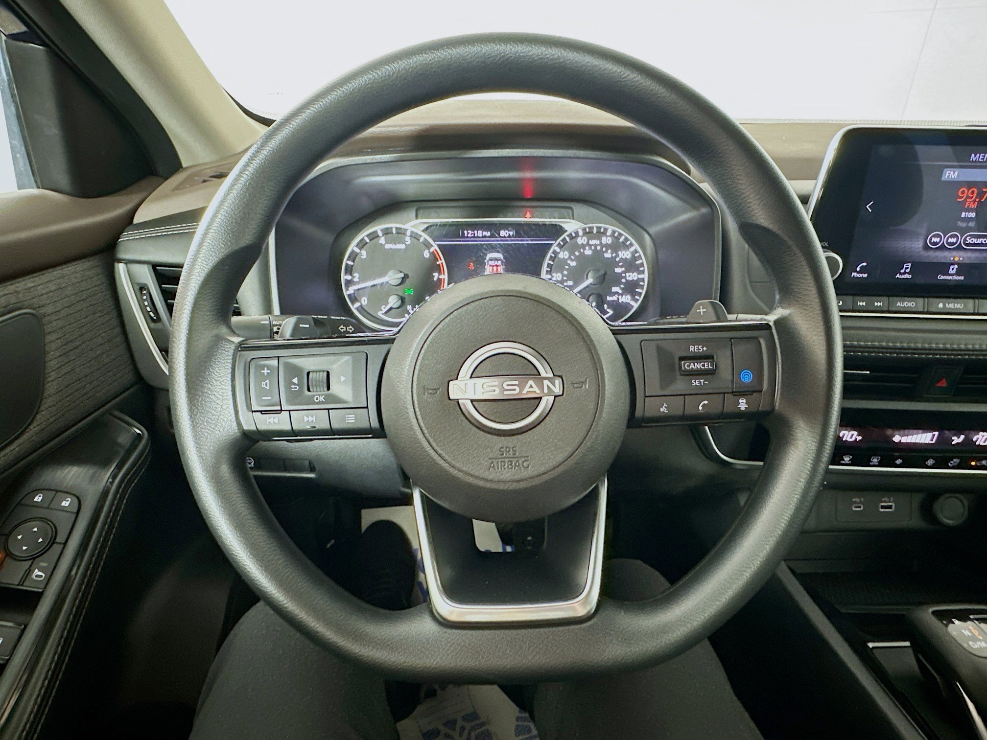 2023 Nissan Rogue SV photo 11