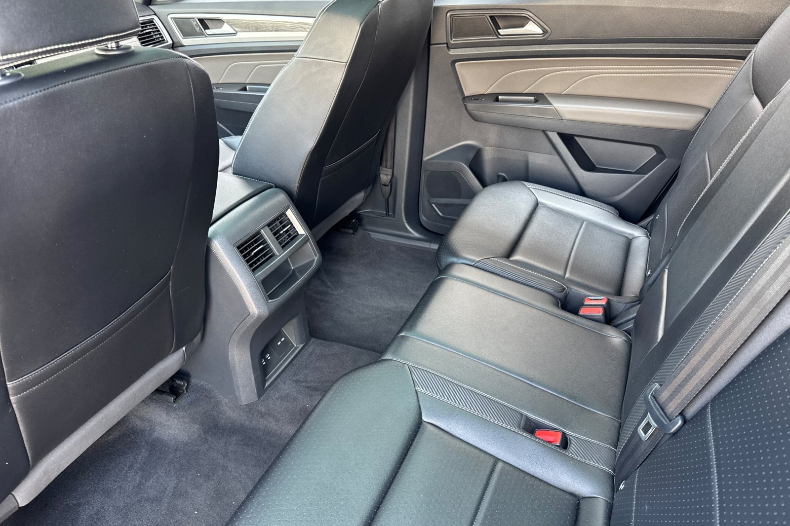 2022 Volkswagen Atlas Cross Sport V6 SE Technology photo 12