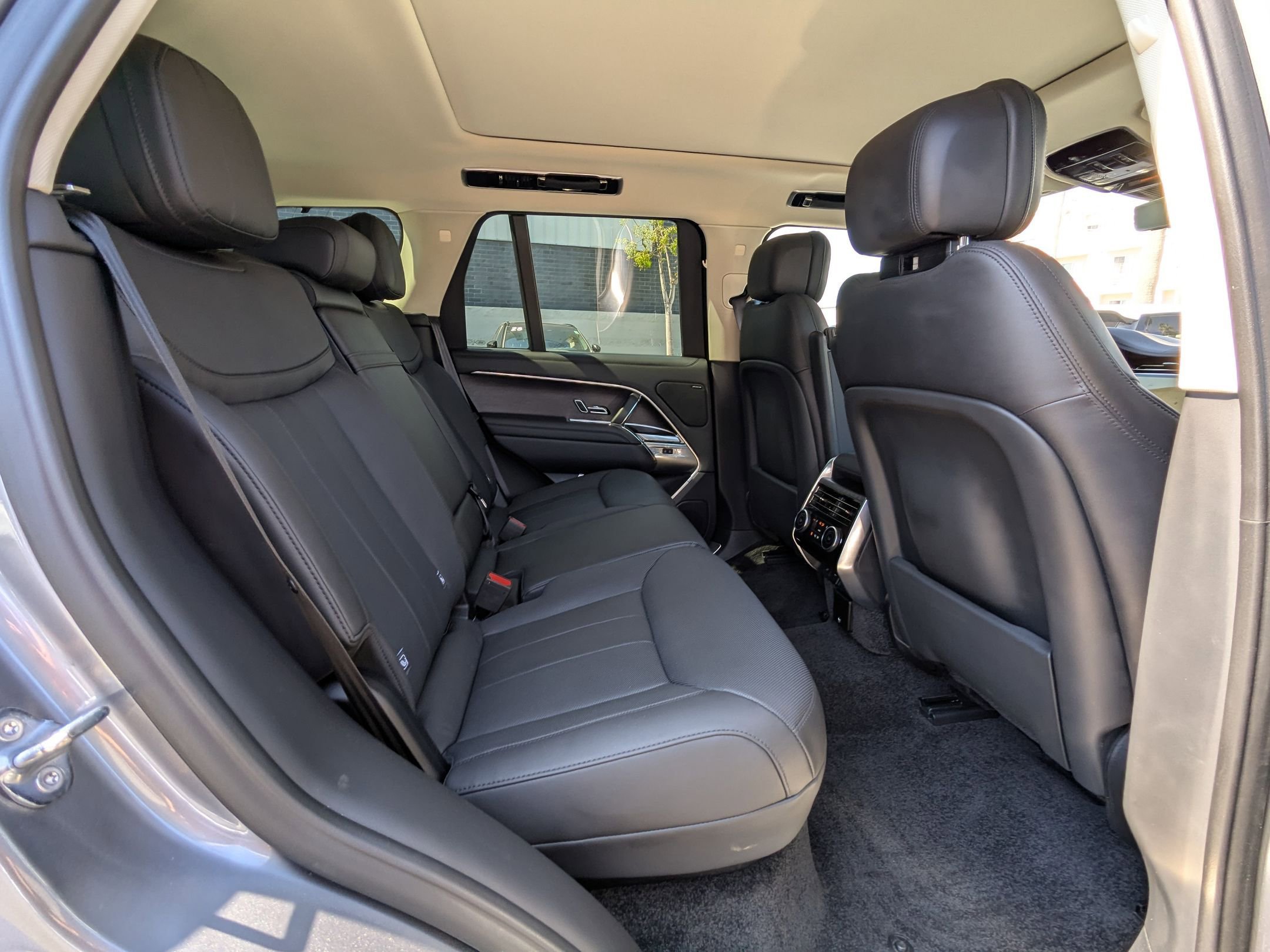 2023 Land Rover Range Rover SE photo 22