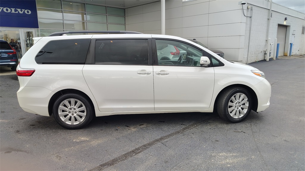 2015 Toyota Sienna Limited photo 2