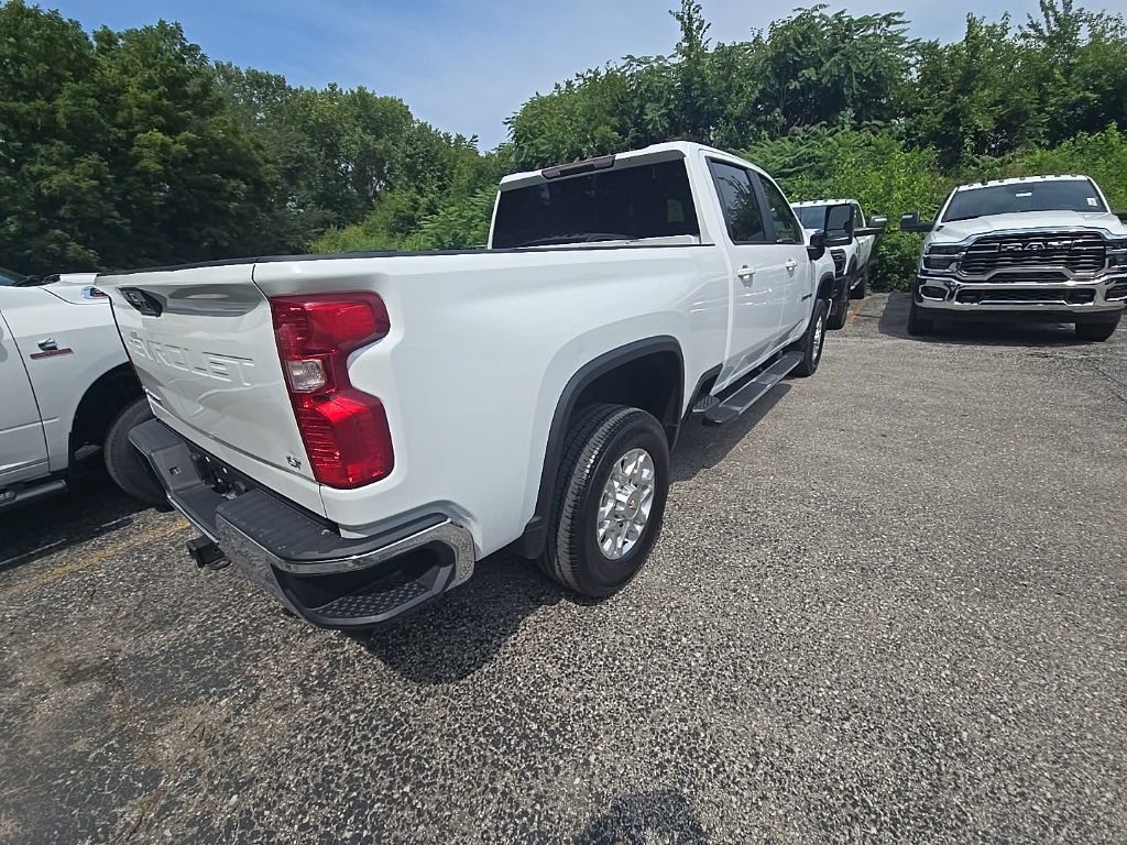 2023 Chevrolet Silverado 2500HD LT photo 4