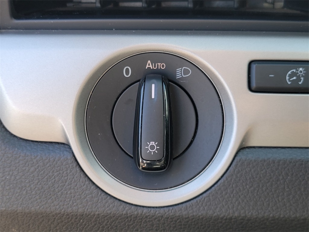 2020 Volkswagen Passat 2.0T SE photo 21