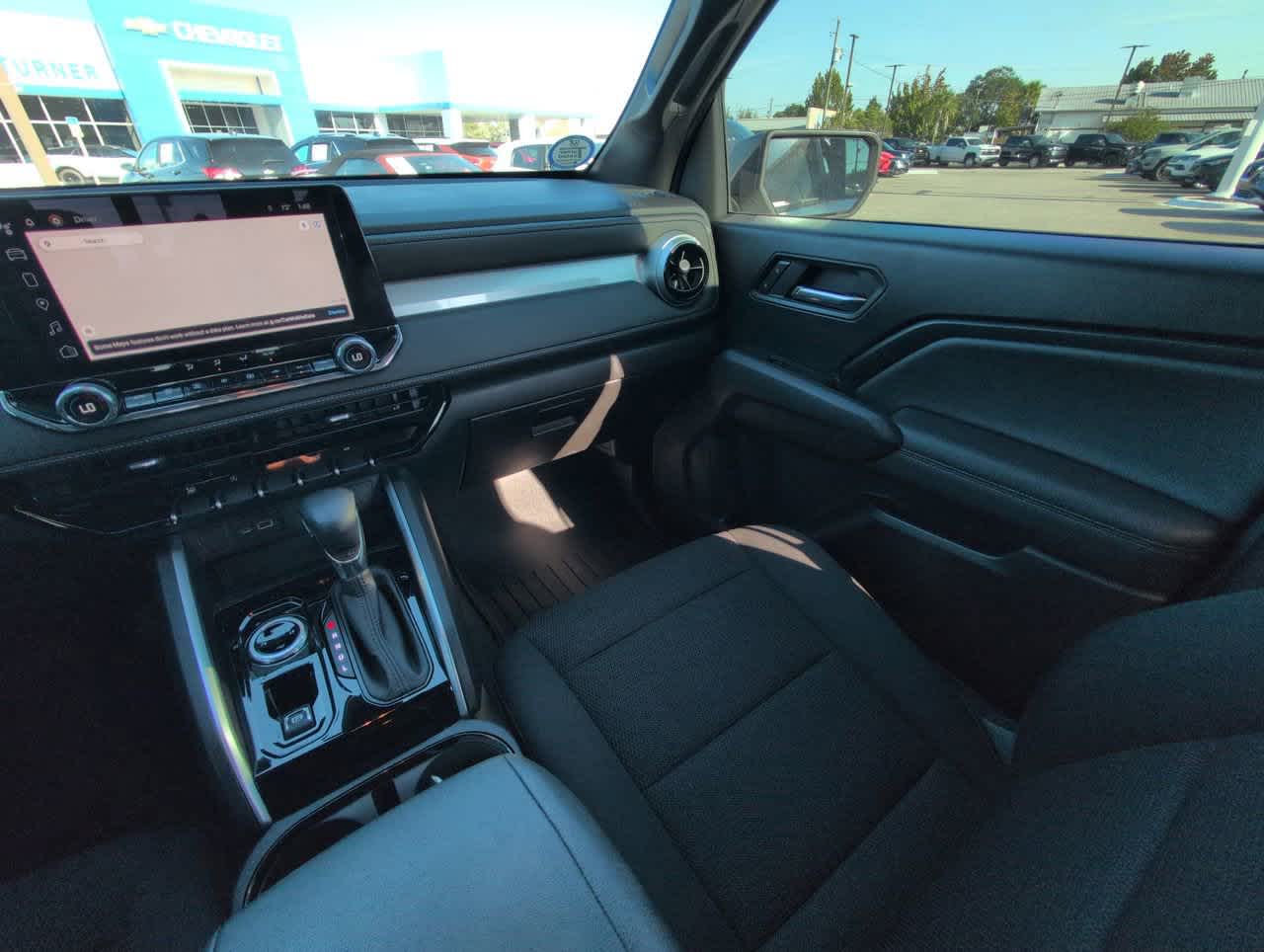 2023 Chevrolet Colorado LT photo 3