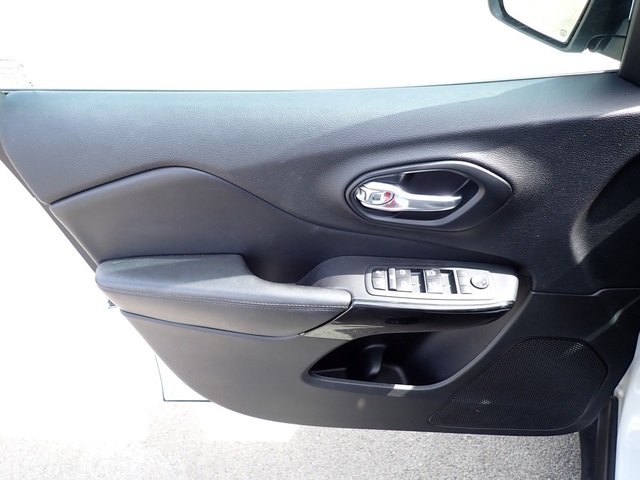 2020 Jeep Cherokee Altitude photo 10